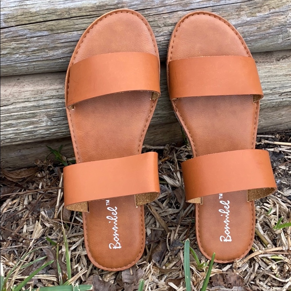 Double band tan sandals sz9